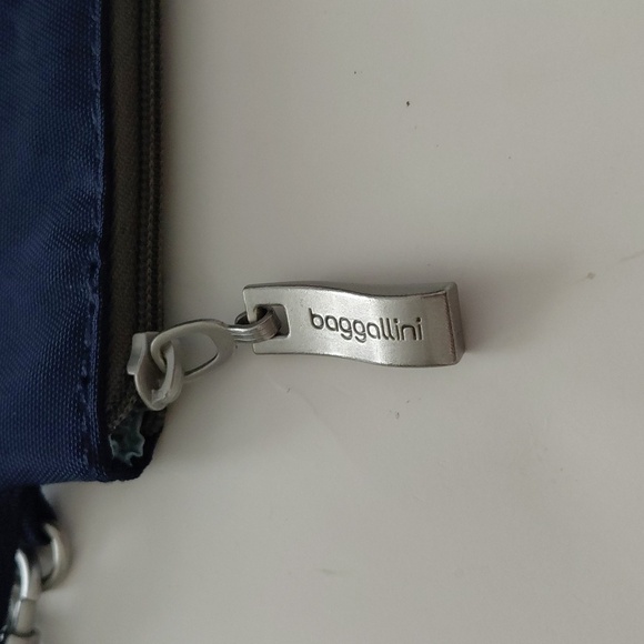 Baggallini Navy Wristlet - Picture 6 of 7